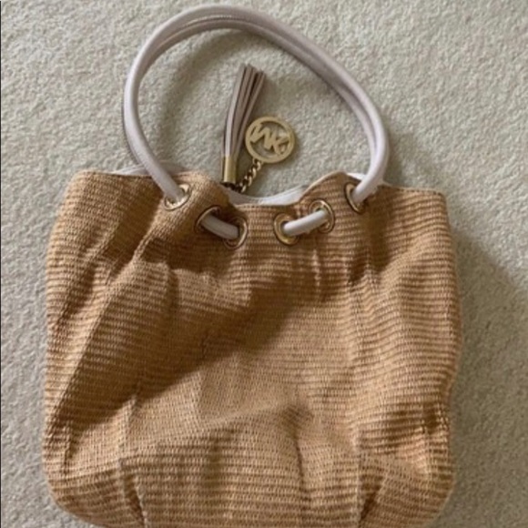 Michael Kors Straw bag with off white leather and gold MK logo and tassel - Picture 4 of 8